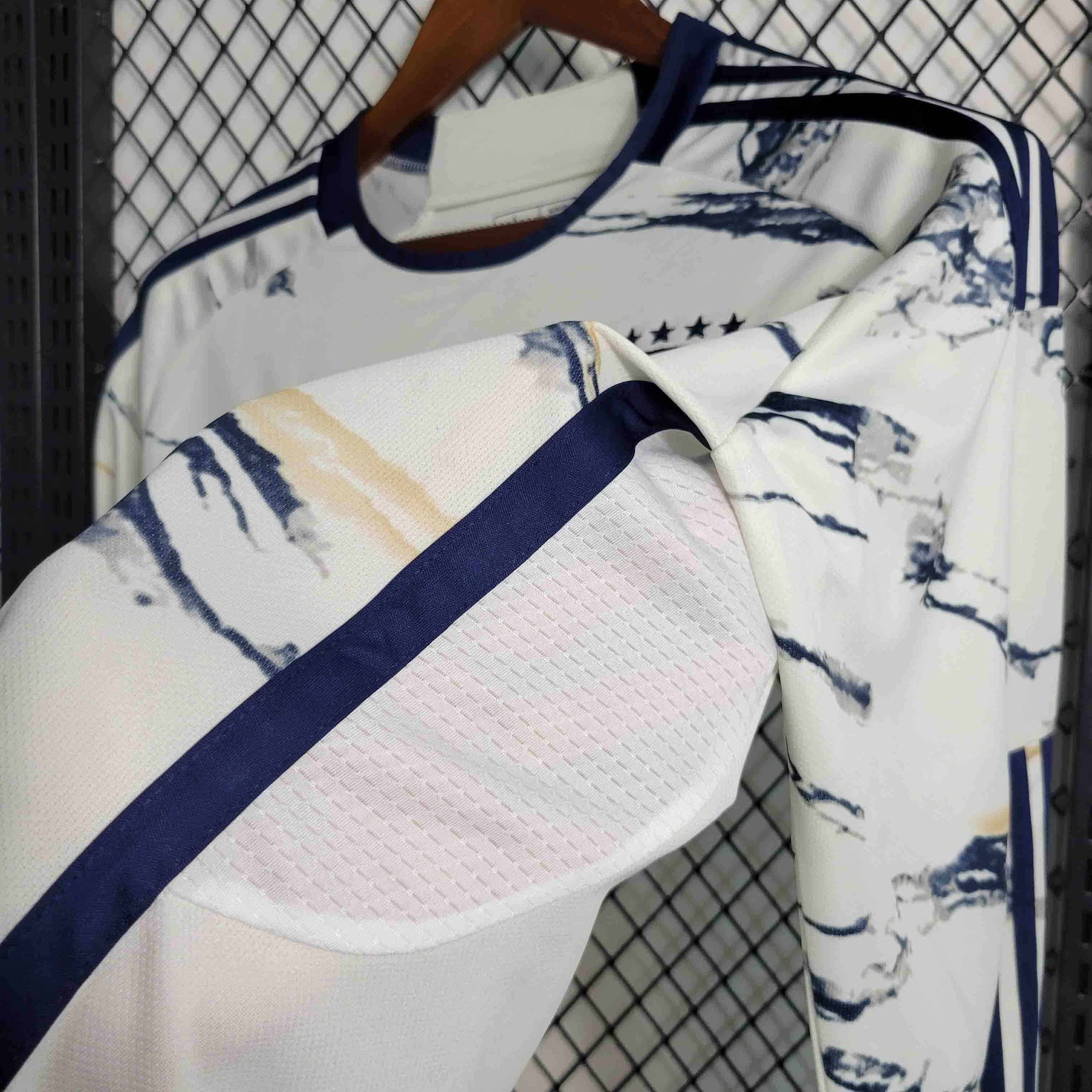 Camisa Itália Branca Manga Longa 23/24 - Versão Torcedor